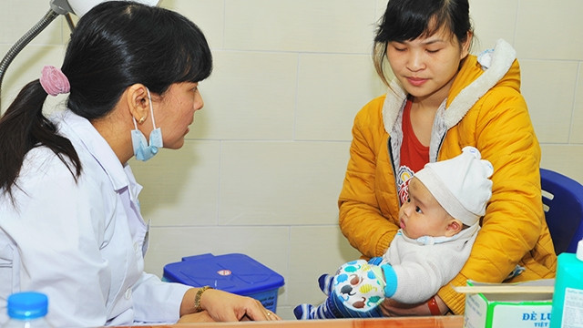 Quyền lợi người bệnh sẽ bị ảnh hưởng khi chưa có sự thống nhất trong thanh toán BHYT. Ảnh: SONG SONG