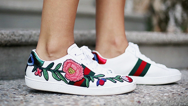 Sức hút của giày sneaker thêu