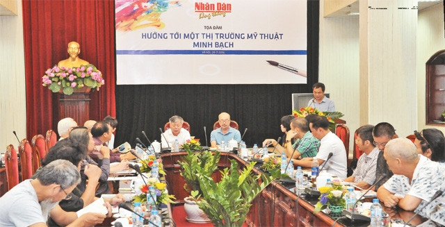 Quang cảnh buổi tọa đàm Hướng tới thị trường mỹ thuật minh bạch.