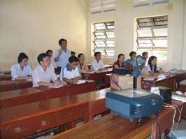 Lớp tập huấn giáo viên môn công nghệ Trường
THPT Phú Quốc (thị trấn Dương Đông, Phú Quốc).
