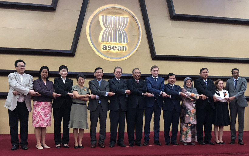 Các đại sứ ASEAN và Nga tại cuộc họp (Ảnh: PDVN)