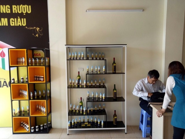 Các sản phẩm bày bán trái quy định của Chi nhánh 19 Công ty TNHH Vinaca tại Hà Nội.