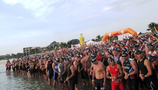 Các VĐV đồng loạt xuất phát.