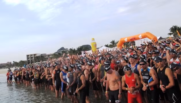 Các VĐV đồng loạt xuất phát.