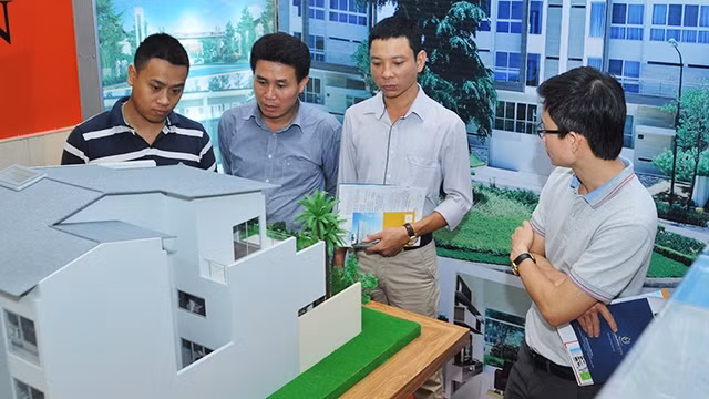 Dự luật Thuế tài sản đang gây nhiều tranh cãi. Ảnh: NG.NAM