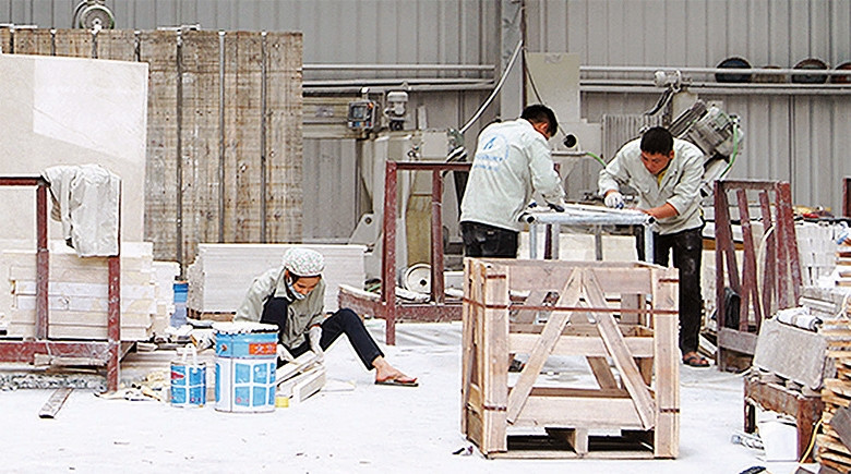 Hoạt động sản xuất của doanh nghiệp tại Cụm công nghiệp Phú Minh. Ảnh: ANH TUẤN