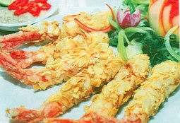 Tôm chiên hạnh nhân.