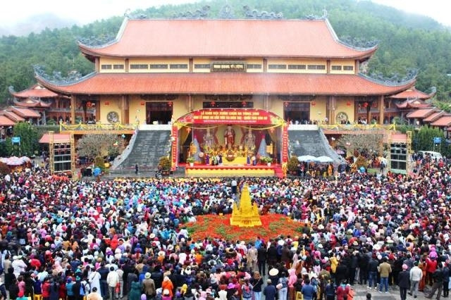 Bác sĩ phản bác chuyện “thỉnh vong” chữa bệnh tại Chùa Ba Vàng
