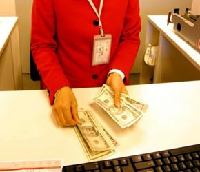 Không nên tích trữ USD