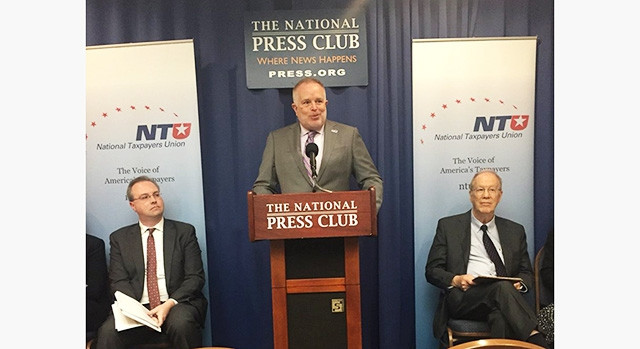 Họp báo công bố bức thư của Hiệp hội Những người đóng thuế quốc gia (NTU) gửi Nhà trắng và Quốc hội Mỹ. (Ảnh: NTU)