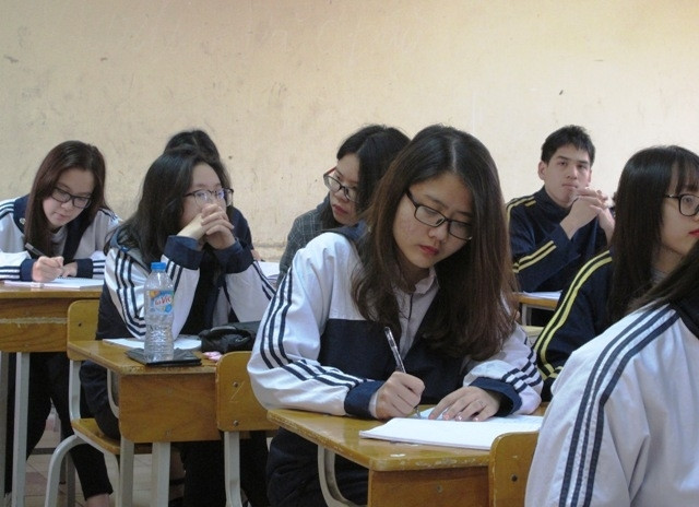 Học sinh lớp 12 trong giờ ôn tập chuẩn bị cho Kỳ thi THPT quốc gia 2016 (Ảnh: Hà Thu)