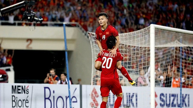 Quang Hải và Văn Đức là hai trong số bốn tuyển thủ Việt Nam có tên trong đội hình tiêu biểu của vòng bán kết AFF Cup. (Ảnh: AFF Suzuki Cup)