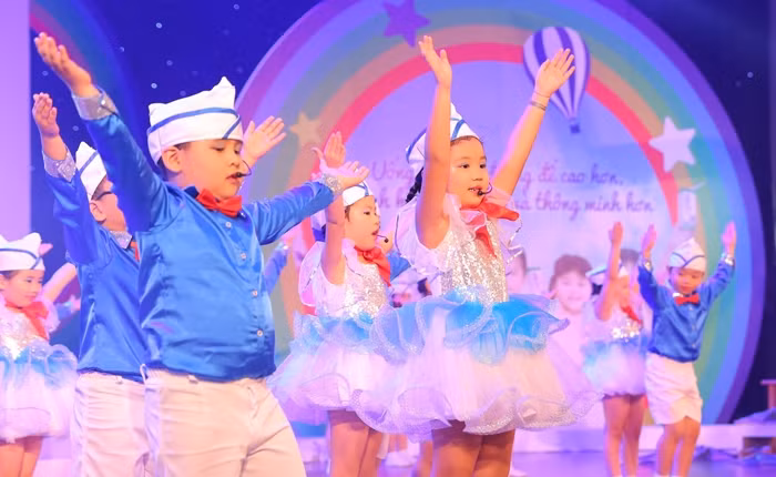 Chương trình Sữa học đường triển khai luôn luôn bắt đầu từ bậc học mầm non để cung cấp đầy đủ chất dinh dưỡng cho những “mầm xanh” thật khỏe mạnh, vững vàng lớn lên cùng năm tháng.