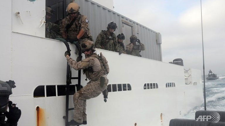 Đặc nhiệm Mỹ bắt giữ tàu mua dầu của phiến quân Libya