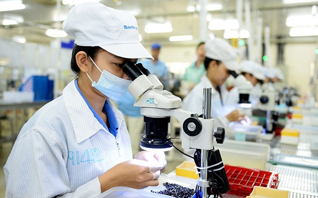 Sản xuất linh kiện điện tử kỹ thuật cao tại Công ty TNHH Nidec Sankyo Việt Nam (Khu công nghệ cao TP Hồ Chí Minh). Ảnh: VIỆT DŨNG