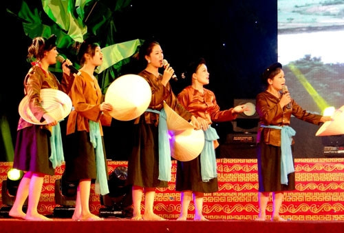 Một buổi hát dân ca ví, giặm ở Hà Tĩnh. Ảnh: ĐỨC HÙNG