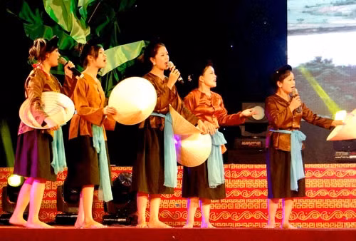 Một buổi hát dân ca ví, giặm ở Hà Tĩnh. Ảnh: ĐỨC HÙNG