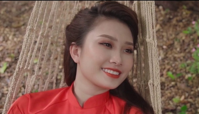 Thanh Quý trong MV "Nhớ tiếng mẹ ru"