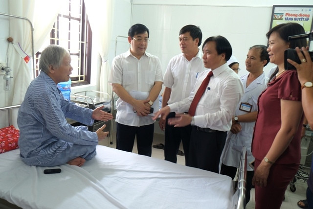 Người bệnh vui mừng khi không phải chuyển lên tuyến trên điều trị nhờ bệnh viện tuyến dưới thực hiện được nhiều kỹ thuật cao.