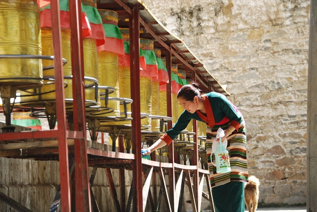 Vòng xoay kinh luân. Ảnh: BẠCH DƯƠNG.