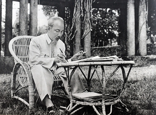 Bác Hồ và chuyện viết Di chúc