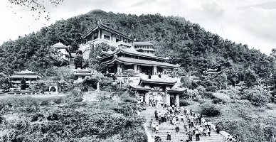  Thiền viện Trúc Lâm Tây Thiên thu hút hàng nghìn khách viếng thăm.