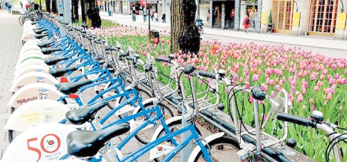 Một trạm đỗ xe đạp ở trung tâm thành phố Oslo (Na Uy).