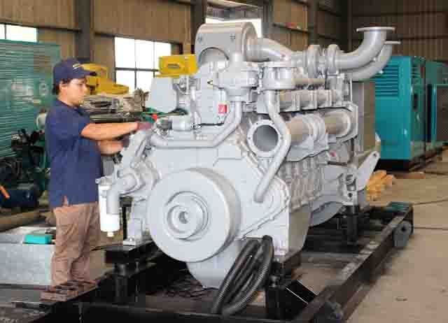 Sản xuất máy phát điện tại Công ty CP Sáng Ban Mai trong Khu công nghiệp Mỹ Phước, tỉnh Bình Dương.