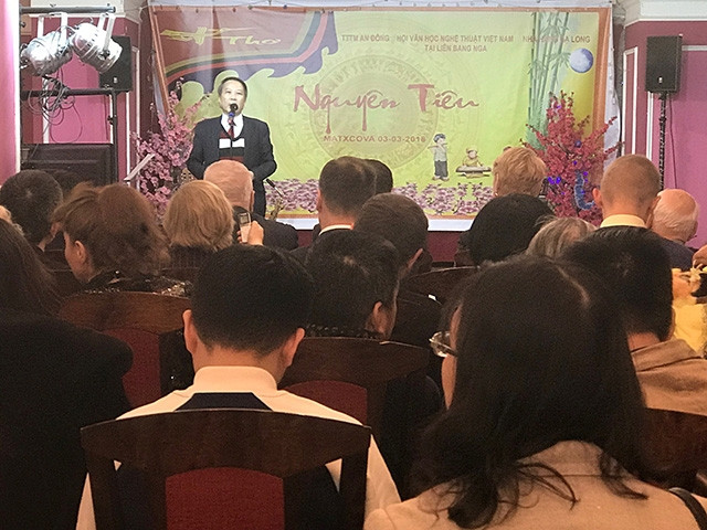 Nhà thơ Châu Hồng Thủy, Chủ tịch Hội Văn học nghệ thuật Việt Nam tại LB Nga phát biểu khai mạc sự kiện.