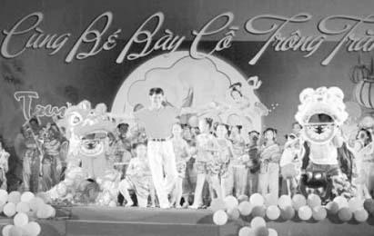 Nghệ sĩ hài Xuân Bắc trong chương trình "Ông trăng ơi, xuống đây chơi".