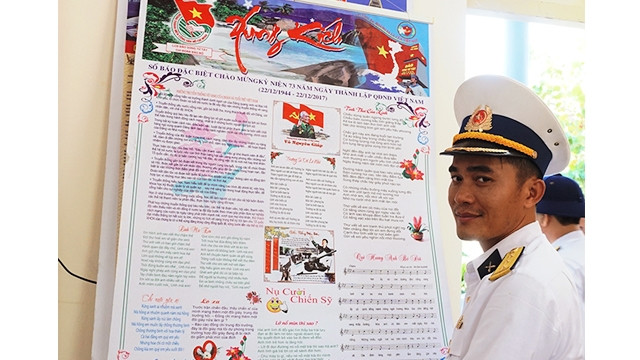 Báo tường ở đảo Song Tử Tây.