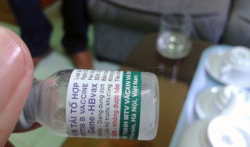 Sở Y tế Bình Thuận yêu cầu BV tạm ngưng sử dụng số văc-xin còn lại. (thanhnien.com.vn)