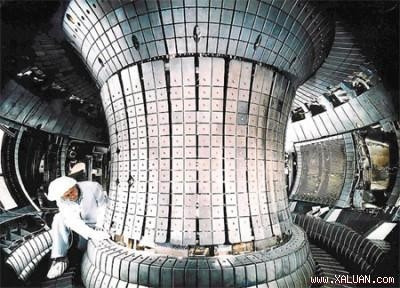 Buồng plasma của lò phản ứng nhiệt hạch tại Viện Max Planck ở Garching. Ảnh: Spiegel.