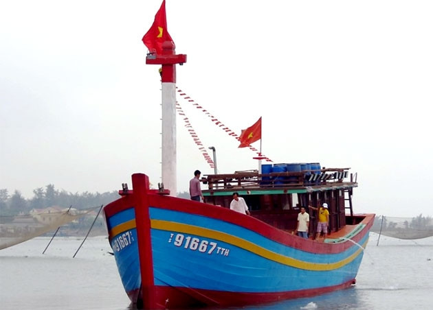 Tàu cá vỏ gỗ 700 CV có số hiệu TTH-91667 của ngư dân Phan Văn Chinh.