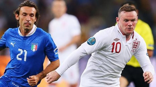 Liệu W. Rooney (áo trắng) có vượt qua được A. Pirlo ?