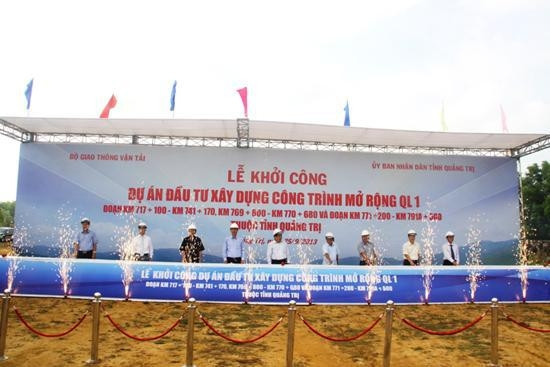 Lễ khởi công dự án mở rộng Quốc lộ 1 đoạn qua tỉnh Quảng Trị.