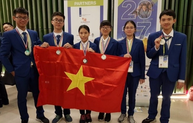 Đoàn học sinh Việt Nam tại kỳ thi Olympic khoa học trẻ quốc tế lần thứ 14
