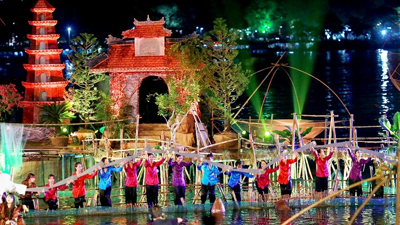 Chương trình nghệ thuật “Âm vọng sông Hương” tại Festival Huế 2018.