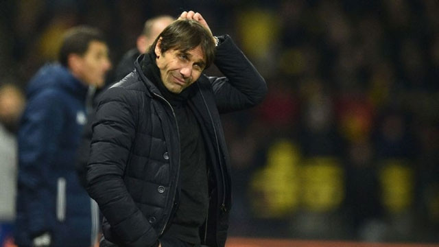 HLV A. Conte đang phải chịu nhiều áp lực sau hai trận thua liên tiếp.