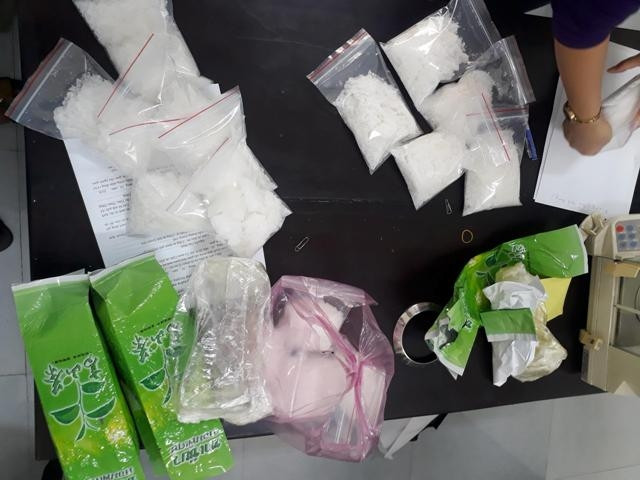 Ma túy đá của các đối tượng vận chuyển bị bắt.