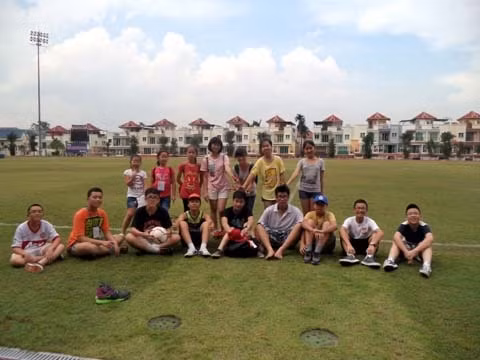 Các học sinh trong một chương trình du học hè đến Xin-ga-po.