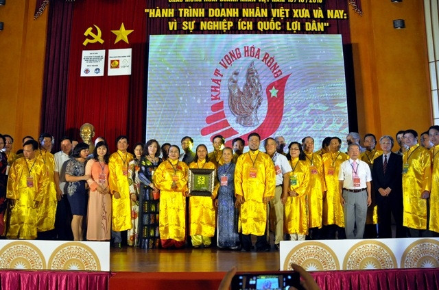 Lễ tôn vinh các doanh nhân tiêu biểu, có nhiều đóng góp vì cộng đồng và phát triển đất nước.