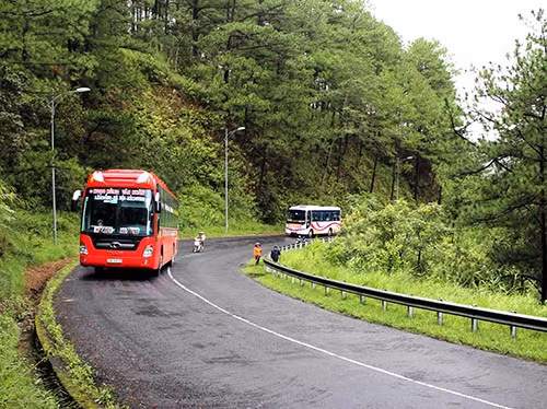 Công tác bảo đảm an toàn giao thông muốn thật sự hiệu quả cần những giải pháp lâu dài, căn cơ. Ảnh: MAI VĂN BẢO