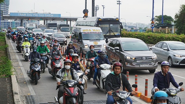 TP Hồ Chí Minh đang loay hoay với giải pháp chống kẹt xe tại hầm chui qua sông Sài Gòn.