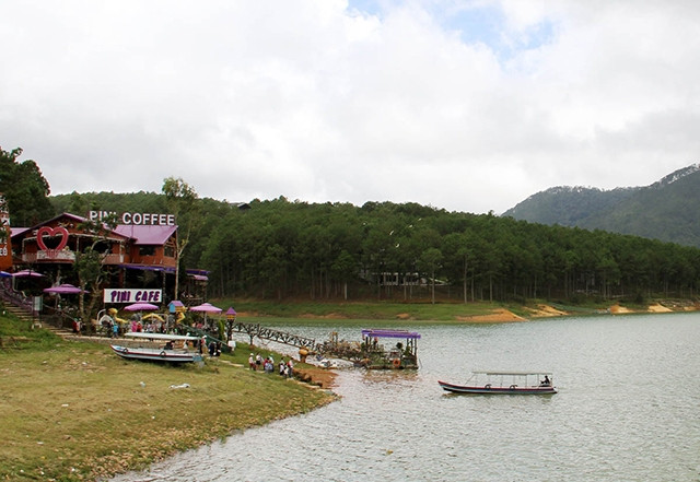 Công trình đã bị UBND tỉnh Lâm Đồng đã ban hành quyết định xử phạt vi phạm hành chính, nhưng phần sai phạm chưa được xử lý.