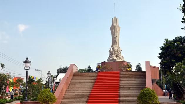 Công trình Tượng đài Nghĩa sĩ Cần Giuộc vừa được khánh thành.