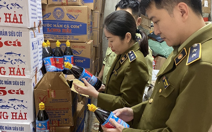 Tang vật nước mắm giả không có giá trị sử dụng.