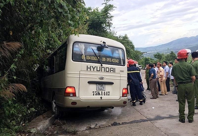 Hiện trường vụ tai nạn khiến 14 người bị thương.