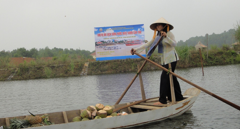 Tái hiện không gian chợ nổi.