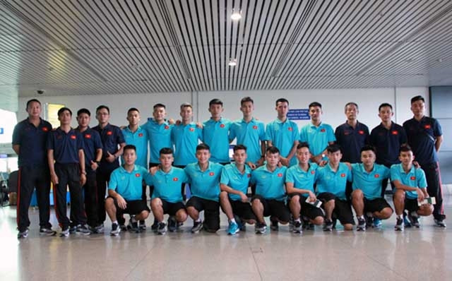 Các thành viên đội tuyển U20 futsal quốc gia trước giờ lên đường sang tập huấn tại Iran.